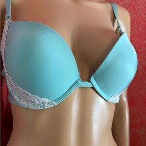 Victoria's Secret turquoise bra with white lace trim 36C